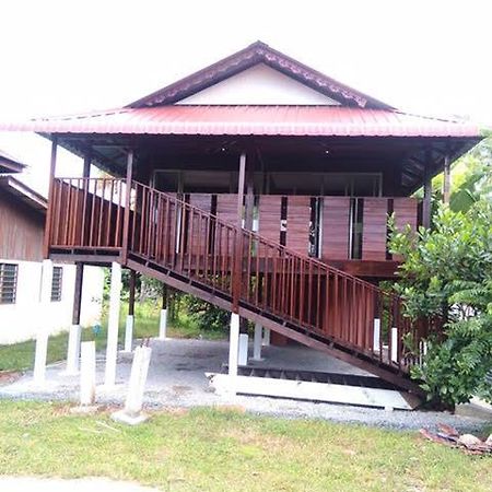 Rumah Kurnia Kangar Buitenkant foto